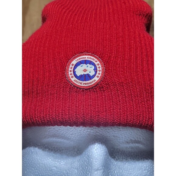 Canada Goose  Arctic Disc Ribbed Toque Beanie Red @E5 unisex - Picture 7 of 12